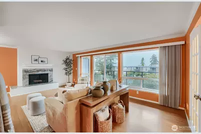 550 Elm Way #206, Edmonds, WA 98020 - Photo 3