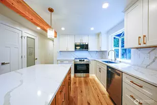 2303 NE 95th St St, Seattle, WA 98115 - Photo 3