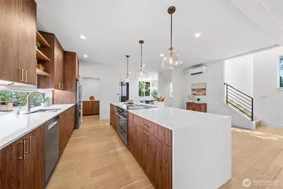 14342 Bagley Avenue N, Seattle, WA 98133 - Photo 7