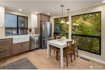 12112 SE 46th Pl, Bellevue, WA 98006 - Photo 9