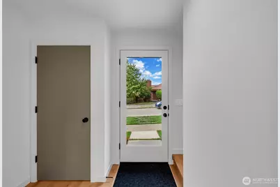 6700 52nd Avenue S, Seattle, WA 98118 - Photo 3