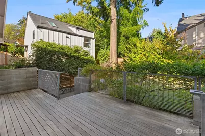 5760 25th Avenue NE, Seattle, WA 98105 - Photo 11