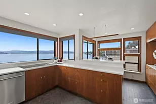 9846 Rainier Ave S, Seattle, WA 98118 - Photo 11