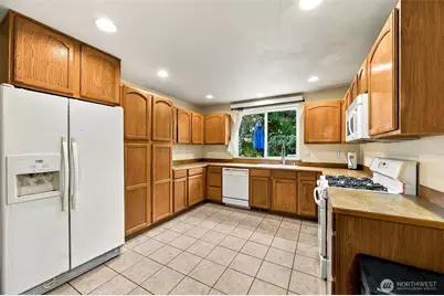 18230 Suncrest Court SE, Yelm, WA 98597 - Photo 5