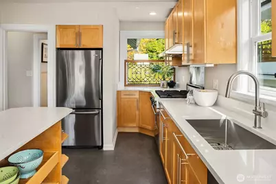 163 Ward Street, Seattle, WA 98109 - Photo 11