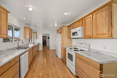 2520 Ocean Avenue, Raymond, WA 98577 - Photo 13