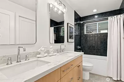 12038 Hiram Place NE, Seattle, WA 98125 - Photo 19