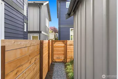 12038 Hiram Place NE, Seattle, WA 98125 - Photo 31