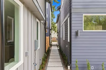 12032 Hiram Place NE, Seattle, WA 98125 - Photo 31