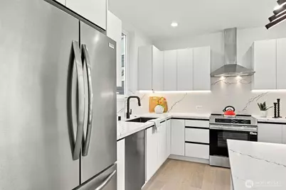 12032 Hiram Place NE, Seattle, WA 98125 - Photo 7