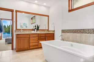 15922 E Shore Dr, Lynnwood, WA 98087 - Photo 17