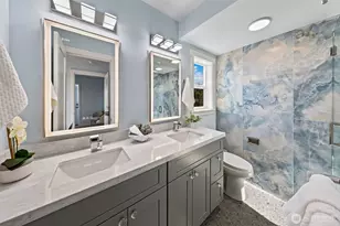 332 NE Elk Pl, Seattle, WA 98115 - Photo 17