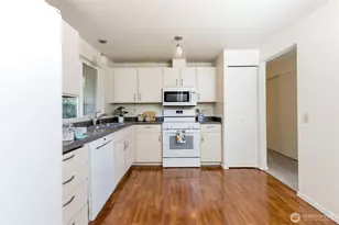 12705 SE 74th St, Newcastle, WA 98056 - Photo 7