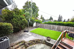 2569 NE 85th St, Seattle, WA 98115 - Photo 3