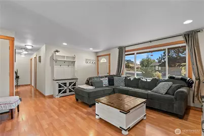 27 31st Street NE, East Wenatchee, WA 98802 - Photo 3
