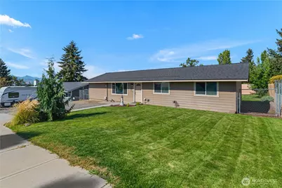 27 31st Street NE, East Wenatchee, WA 98802 - Photo 1