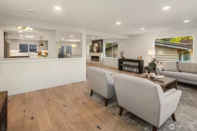 10045 38th Avenue NE, Seattle, WA 98125 - Photo 3