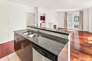 81 Clay St, Seattle, WA 98121 - Photo 11