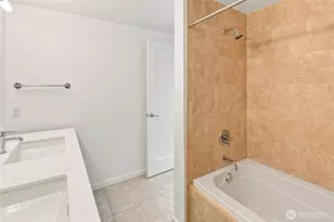 81 Clay St, Seattle, WA 98121 - Photo 19