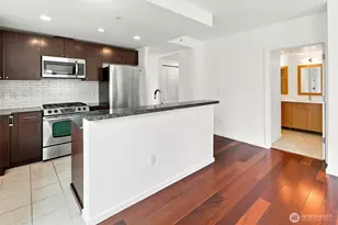 81 Clay St, Seattle, WA 98121 - Photo 9