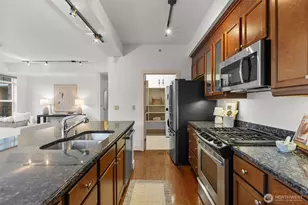 7800 SE 27th St, Mercer Island, WA 98040 - Photo 13