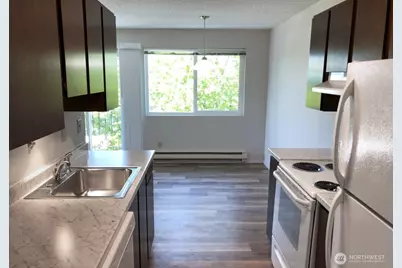 11255 Greenwood Avenue N, Seattle, WA 98133 - Photo 9