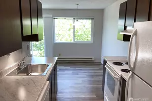 11255 Greenwood Ave N, Seattle, WA 98133 - Photo 9