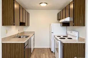 11255 Greenwood Ave N, Seattle, WA 98133 - Photo 15