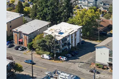 11255 Greenwood Avenue N, Seattle, WA 98133 - Photo 3