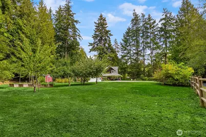 8453 Ferncliff Avenue NE, Bainbridge Island, WA 98110 - Photo 33