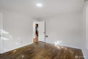 910 NE 113th St, Seattle, WA 98125 - Photo 21