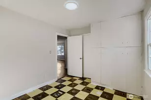 910 NE 113th St, Seattle, WA 98125 - Photo 17