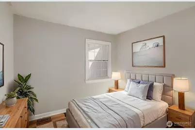 910 NE 113th Street, Seattle, WA 98125 - Photo 15