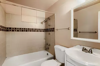 910 NE 113th Street, Seattle, WA 98125 - Photo 11