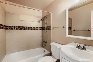 910 NE 113th St, Seattle, WA 98125 - Photo 11