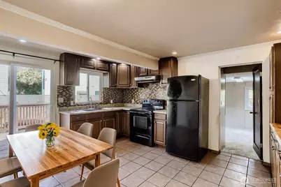910 NE 113th Street, Seattle, WA 98125 - Photo 9