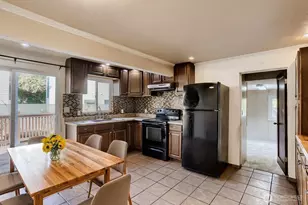 910 NE 113th St, Seattle, WA 98125 - Photo 9