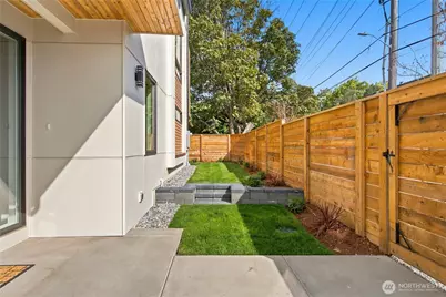 542 N 104th Street, Seattle, WA 98133 - Photo 5