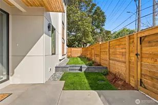 542 N 104th St, Seattle, WA 98133 - Photo 5