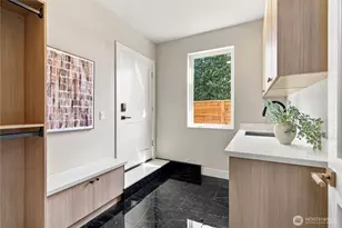 542 N 104th St, Seattle, WA 98133 - Photo 13