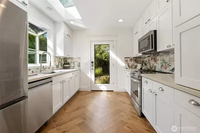 2524 E Ward Street, Seattle, WA 98112 - Photo 9