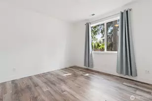 4913 NE 1st St, Renton, WA 98059 - Photo 17