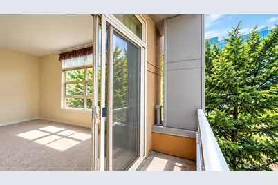 118 107th Avenue NE #B403, Bellevue, WA 98004 - Photo 7