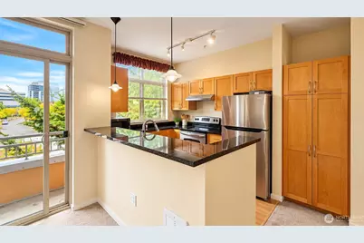 118 107th Avenue NE #B403, Bellevue, WA 98004 - Photo 3
