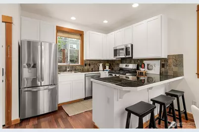 9121 23rd Avenue NE, Seattle, WA 98115 - Photo 5