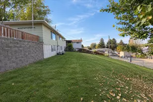 208 E Hillside Dr, Warden, WA 98857 - Photo 25