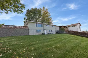 208 E Hillside Dr, Warden, WA 98857 - Photo 29