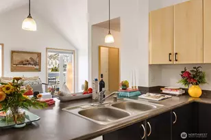 812 5th Ave N, Seattle, WA 98109 - Photo 7