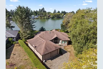 748 Kingfisher Court SE, Ocean Shores, WA 98569 - Photo 3