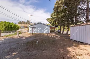 327 Easy St, Wenatchee, WA 98801 - Photo 15